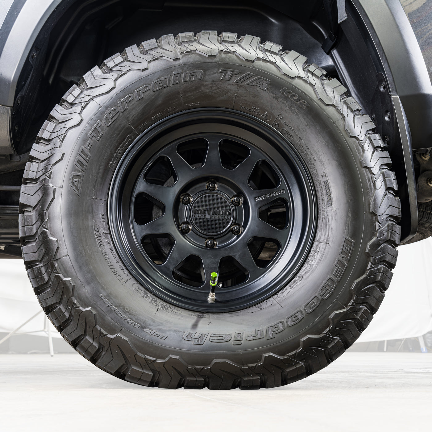 4 Piece Adjustable Tire Deflator Kit & Storage Bag - (PSI 10-30 Lbs)